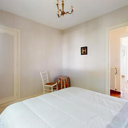Lovely In With Kitchen Holiday home